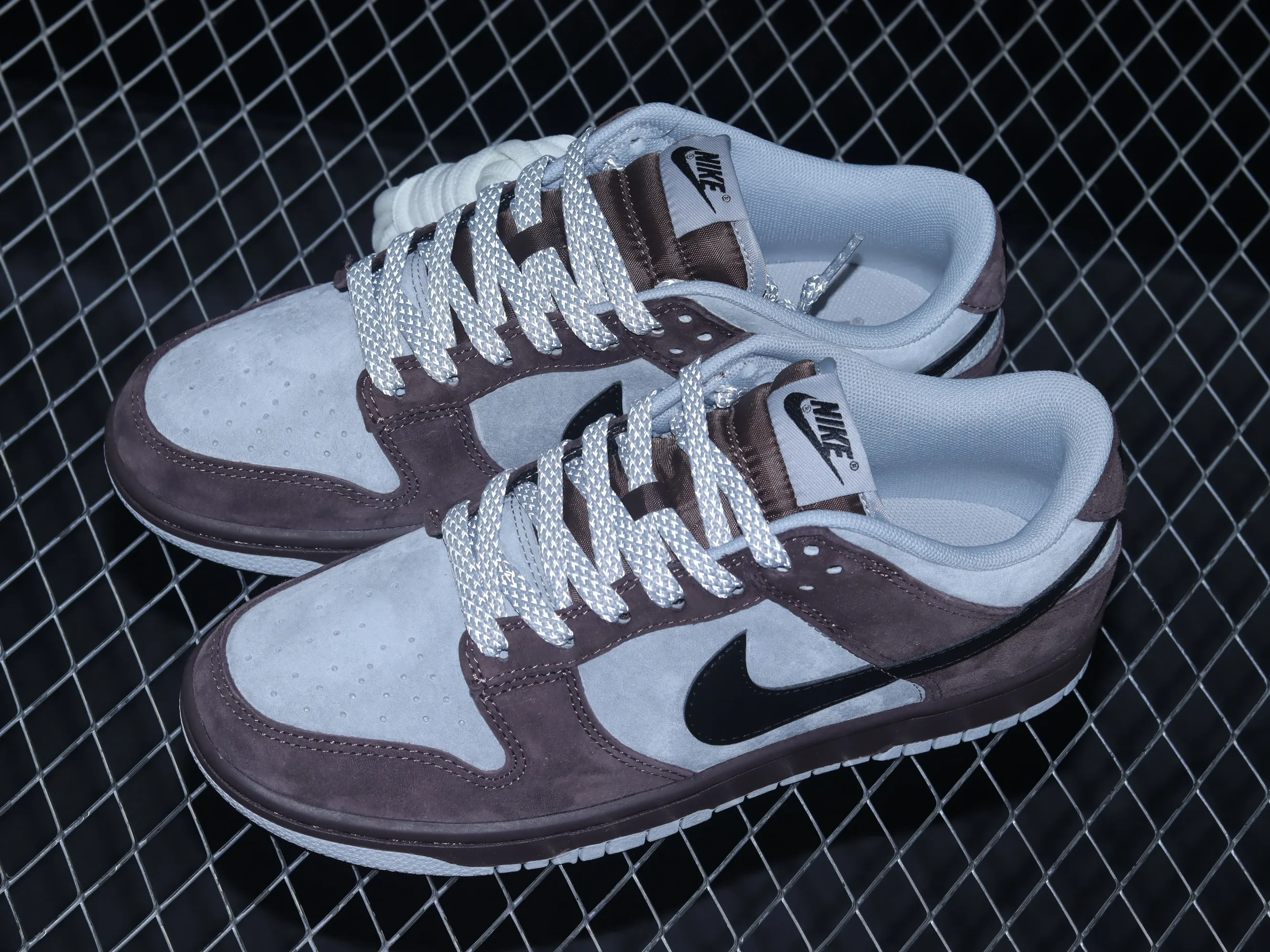 All Categories Nk SB Dunk Series Nk SB Dunk Low Low-top sneakers Otomo Katsuhiro x Nk SB Dunk Low "Steamboy OST" Creative customization collaboration Otomo Katsuhiro co-branded SB low-top sports and leisure sneakers DD9606-123